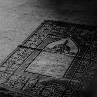 وَلا مَيتاً إلا رَحمـته. (@iiliiv7)